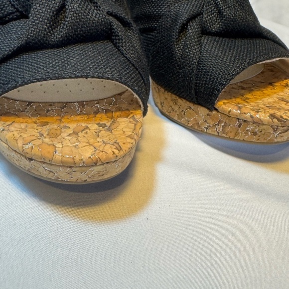 Life Stride Black Wedge Sandals Size 6.5 – Cork Heel, Open Toe, New - Picture 4 of 9
